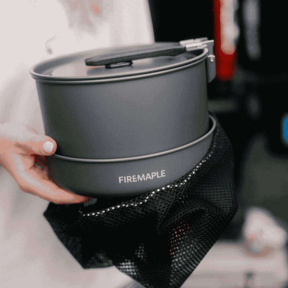 <div class="metafield-rich_text_field"><p>Roomy Enough for Real Meals</p></div>